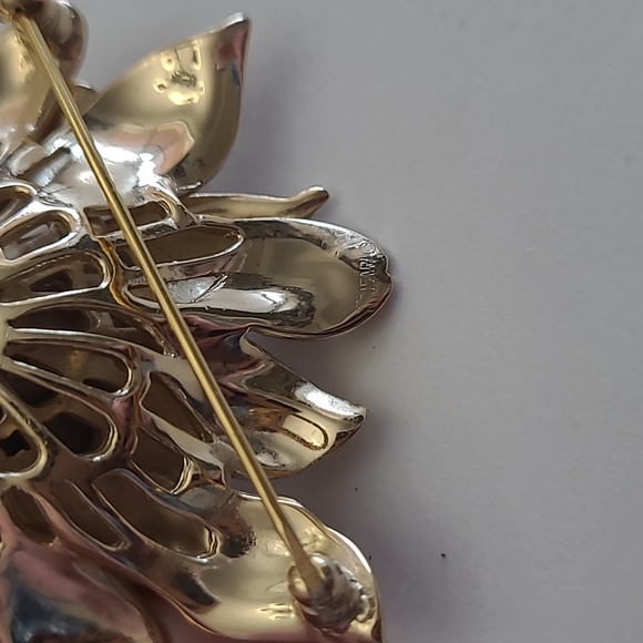 Vintage Signed Trifari Crown Brooch - Picture 6 of 6